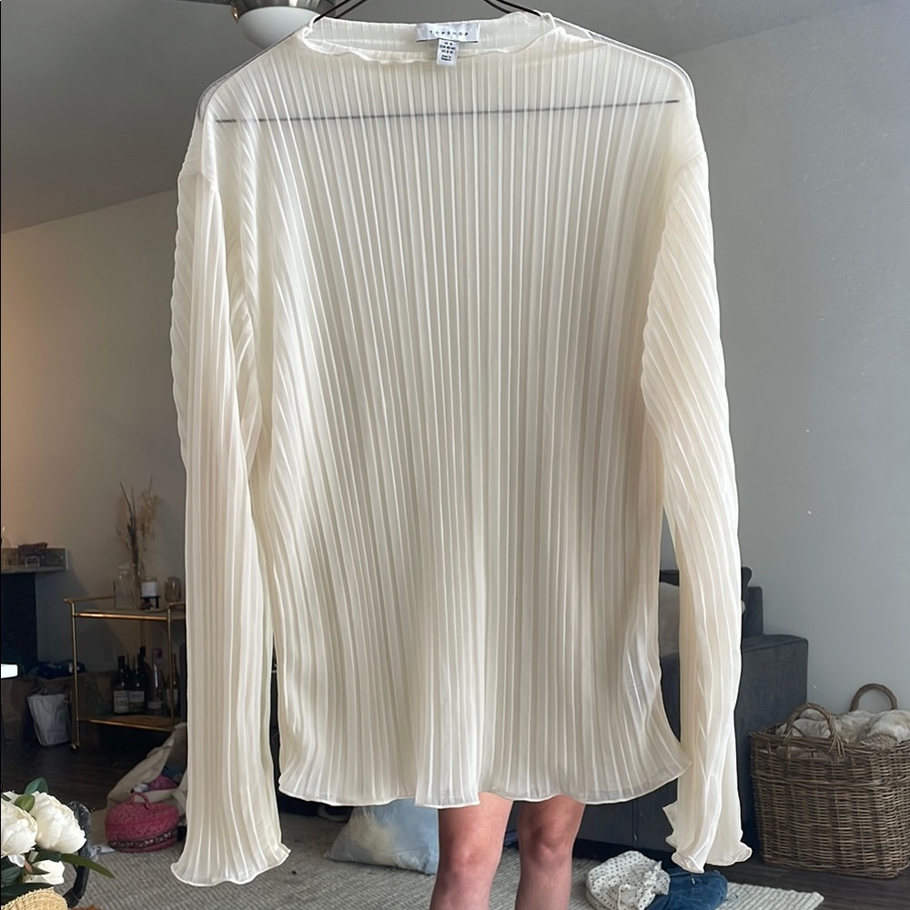 Topshop • Elegant Cream Pleated Women's Top • nwot